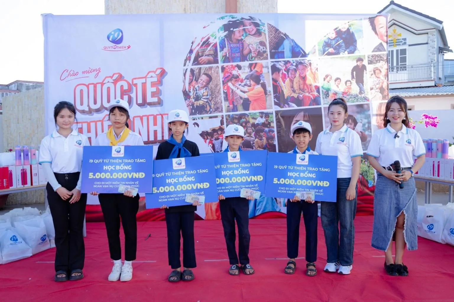 Hình ảnh thể hiện đa dạng trò chơi và dịch vụ của SV388