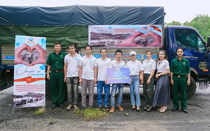 Hình ảnh đội ngũ hỗ trợ khách hàng chuyên nghiệp 24/7